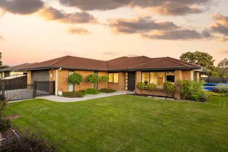 Photo of property in 28 Madison Street, Cambridge, 3434