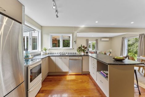 Photo of property in 25 Kiriwai Road, Paremata, Porirua, 5024