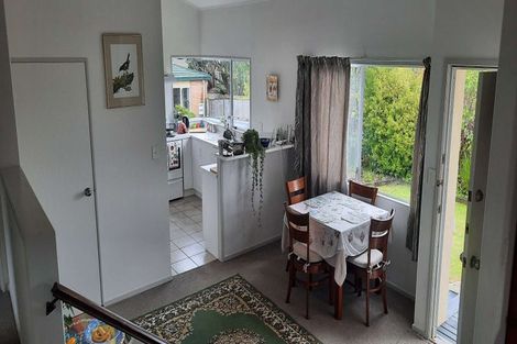 Photo of property in 2 Davern Lane, New Lynn, Auckland, 0600