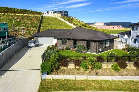 Photo of property in 117 Queen Charlotte Drive, Aotea, Porirua, 5024