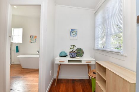 Photo of property in 11 Green Lane, Helensville, 0800