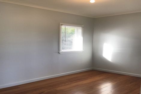 Photo of property in 48 Savoy Road, Glen Eden, Auckland, 0602