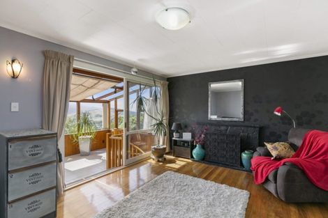 Photo of property in 13 Paparangi Crescent, Paparangi, Wellington, 6037