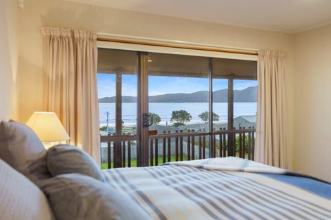 Photo of property in 128 Seaview Road, Paraparaumu Beach, Paraparaumu, 5032