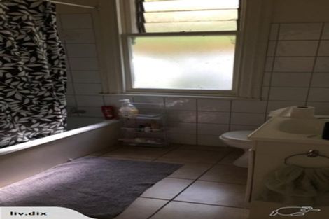 Photo of property in 2/106 Glenmore Street, Northland, Wellington, 6012