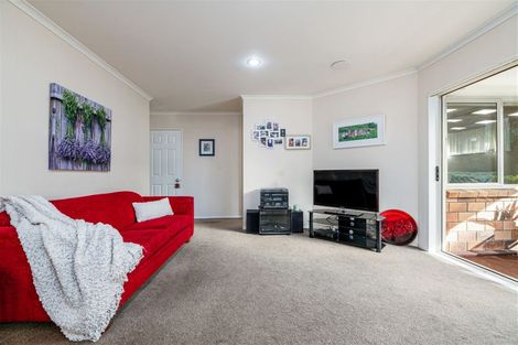 Photo of property in 47 Hewlett Road, Massey, Auckland, 0614