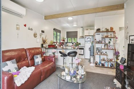 Photo of property in 2 Cowan Bay Road, Pohuehue, Warkworth, 0983