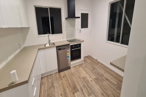 Photo of property in 4f1 Glanmire Road, Newlands, Wellington, 6037