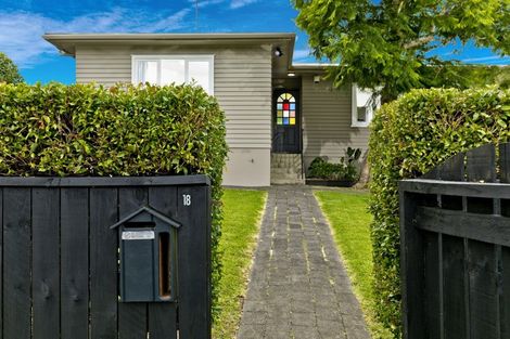 Photo of property in 18 Hellyers Street, Birkdale, Auckland, 0626