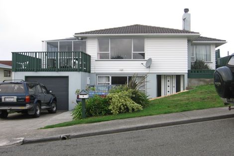 Photo of property in 5 Rice Crescent, Newlands, Wellington, 6037