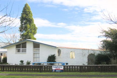 Photo of property in 69 Oakfield Crescent, Pukete, Hamilton, 3200