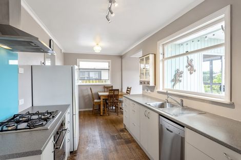 Photo of property in 26 Mazengarb Road, Paraparaumu Beach, Paraparaumu, 5032