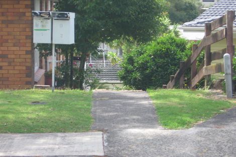 Photo of property in 1/9 Ayton Drive, Totara Vale, Auckland, 0629