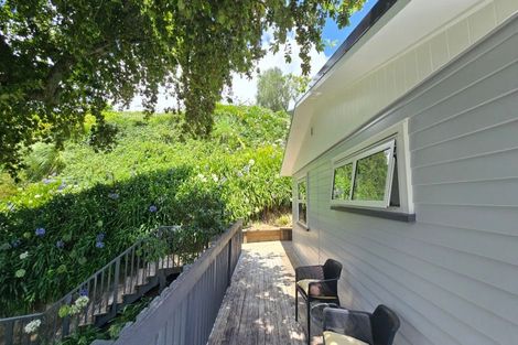 Photo of property in Cotswold Cottage B & B, 46 Maramarahi Road, Thames, 3578