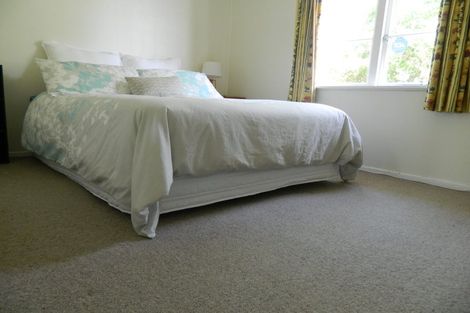 Photo of property in 26 Horokiwi Road West, Newlands, Wellington, 6037