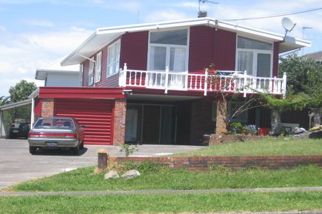 Photo of property in 2/64 Raleigh Road, Northcote, Auckland, 0627
