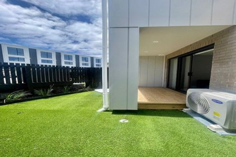Photo of property in 2 Mikoikoi Crescent, Mangere Bridge, Auckland, 2022