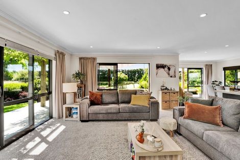 Photo of property in 88 Te Arei Road East, Lepperton, New Plymouth, 4373