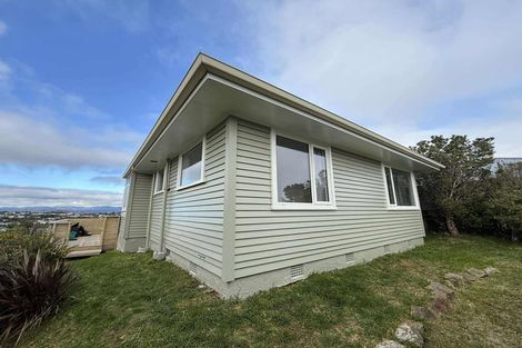 Photo of property in 52 Ruskin Road, Newlands, Wellington, 6037