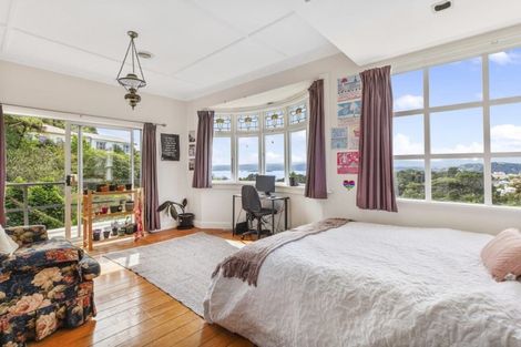 Photo of property in 27 Garden Road, Northland, Wellington, 6012