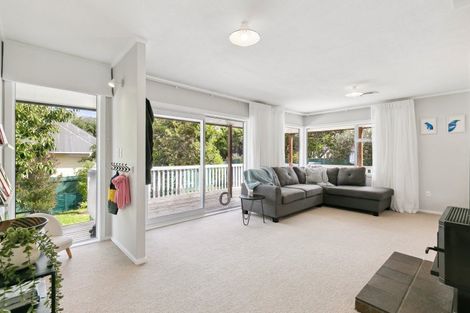 Photo of property in 21 Mexted Terrace, Tawa, Wellington, 5028