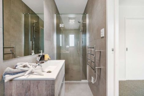Photo of property in 11a Crestview Rise, Papakura, 2110