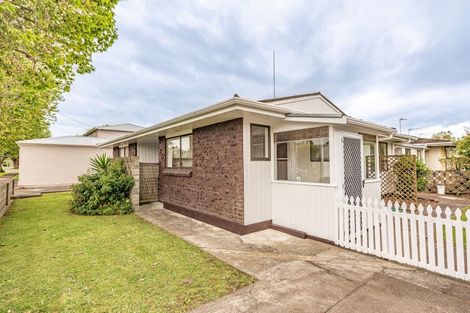 Photo of property in 2 Parkes Avenue, Saint Johns Hill, Whanganui, 4501