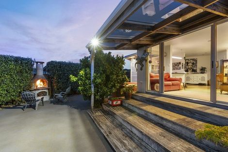 Photo of property in 8 Blenheim Place, Vogeltown, New Plymouth, 4310