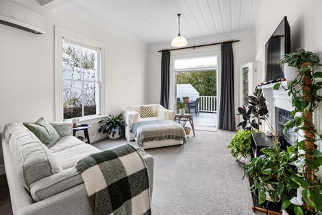 Photo of property in 18 Bracken Street, New Plymouth, 4310