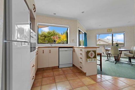 Photo of property in 72 Dalton Drive, Papamoa Beach, Papamoa, 3118