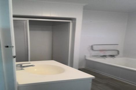 Photo of property in 53 Great South Road, Papakura, 2110