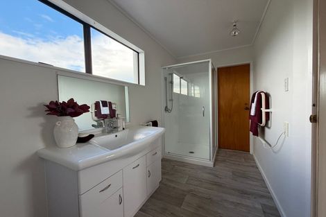 Photo of property in 16 Willowstream Grove, Cloverlea, Palmerston North, 4412