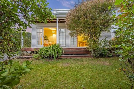 Photo of property in 20 Birdwood Avenue, Beckenham, Christchurch, 8023