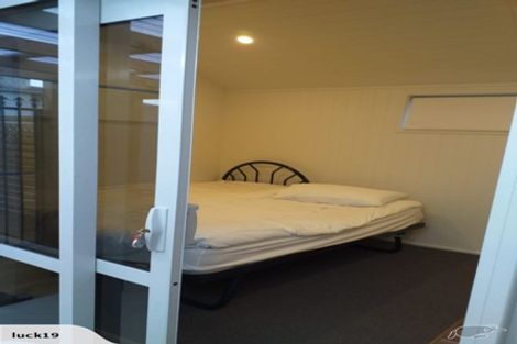 Photo of property in 28 Golf Road, New Lynn, Auckland, 0600