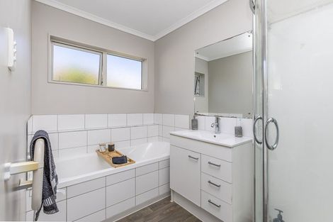 Photo of property in 16u7 Black Rock Road, Newlands, Wellington, 6037