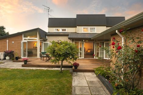 Photo of property in 23 Gilbass Avenue, Hamilton Lake, Hamilton, 3204