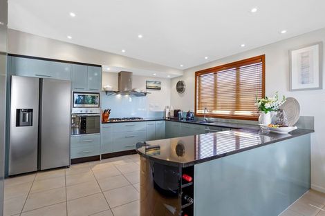 Photo of property in 8 Kawai Rise, Te Atatu Peninsula, Auckland, 0610