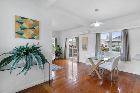 Photo of property in 61 Lyons Avenue, Murrays Bay, Auckland, 0630