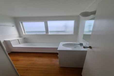 Photo of property in 590 East Coast Road, Pinehill, Auckland, 0630