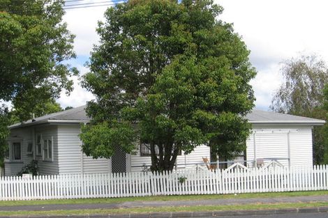 Photo of property in 23 Luckens Road, West Harbour, Auckland, 0618