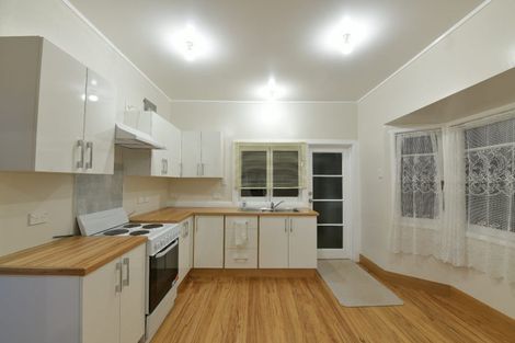 Photo of property in 32 Te Atatu Road, Te Atatu South, Auckland, 0610