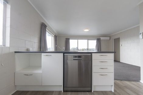 Photo of property in 1/2 Ruakiwi Road, Hamilton Lake, Hamilton, 3204