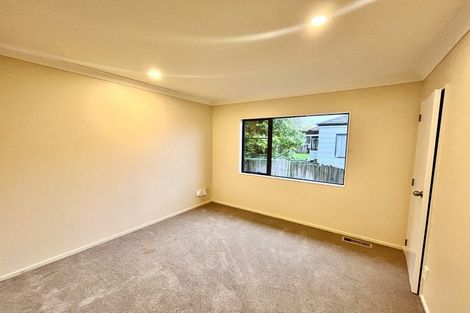 Photo of property in 5 Maidstone Place, Oteha, Auckland, 0632