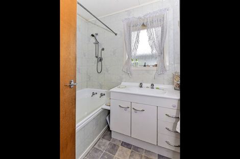 Photo of property in 1 Awakino Place, Manurewa, Auckland, 2102