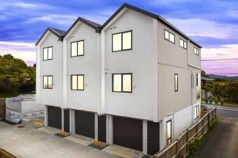 Photo of property in 4/113 Te Atatu Road, Te Atatu South, Auckland, 0610