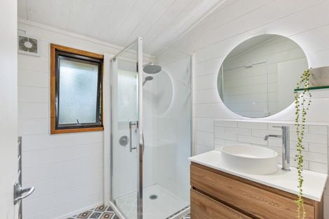 Photo of property in 13 Lindaver Grove, Merrilands, New Plymouth, 4312