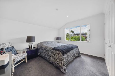 Photo of property in 8b Lupetti Rise, West Harbour, Auckland, 0618