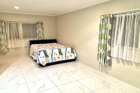 Photo of property in 40 Spence Road, Henderson, Auckland, 0612