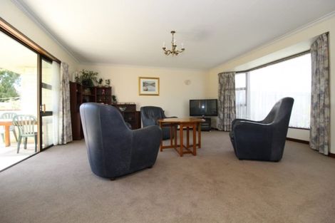Photo of property in 10 Timaru Road, Waimate, 7924