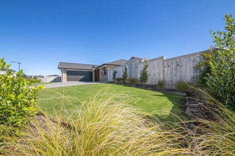Photo of property in 8 Remana Crescent, Huapai, Kumeu, 0810